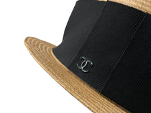 Load image into Gallery viewer, 極美品 CHANEL シャネル ココマーク ストロー ハット ベージュ 藁 帽子 ロゴ ブラック 小物 サイズM 中古 64158