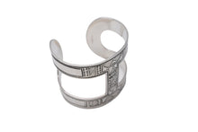 Load image into Gallery viewer, 極美品 HERMES エルメス トゥアレグ PM バングル ブレスレット シルバ−925 重量59.3g アクセサリー ジュエリー 彫刻 入手困難 中古 64257