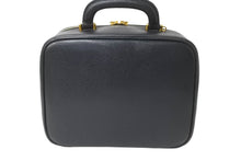 Load image into Gallery viewer, 極美品 CHANEL シャネル ココマーク バニティ 4番台 キャビアスキン ブラック ゴールド金具 中古 64275