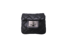 Load image into Gallery viewer, CHANEL シャネル ミニポーチ 小物入れ ブラック キルティング ラムスキン 美品 中古 64290