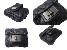 Load image into Gallery viewer, CHANEL シャネル ミニポーチ 小物入れ ブラック キルティング ラムスキン 美品 中古 64290