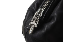 Load image into Gallery viewer, 極美品 CHROME HEARTS クロムハーツ ポーチ コスメティックケース クロスパッチ ダガー ブラック シルバー金具 中古 64296