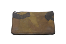 Load image into Gallery viewer, CHROME HEARTS クロムハーツ 二つ折り財布 1ジップ ウォレット クロスボタン カモフラ レザー シルバー金具 良品 中古 64297