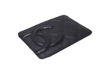 Load image into Gallery viewer, 極美品 CHANEL シャネル カードケース カンボンライン 17番台 ココマーク レザー エナメル ブラック ピンク 中古 64306
