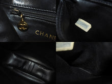 Load image into Gallery viewer, CHANEL シャネル チェーンショルダーバッグ 縦型 1番台 ラムスキン ブラック ゴールド金具 良品 中古 64310
