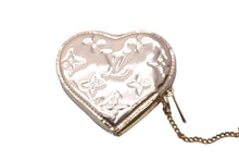 Load image into Gallery viewer, LOUIS VUITTON ルイヴィトン モノグラム ミロワール ポルト モネ クール ポーチ ゴールド ハート M93567 美品 中古 64316
