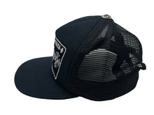 Load image into Gallery viewer, CHROME HEARTS クロムハーツ トラッカーキャップ サイズOS(53~60cm) メッシュ ホノルル限定 ブラック シルバー925 美品 中古 64327