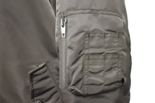 Load image into Gallery viewer, 新品未使用 CELINE セリーヌ 23SS CELINEプリント ボンバージャケット ブルゾン エディ期 2W426396E ベージュ サイズ54 64334