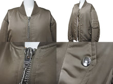 Load image into Gallery viewer, 新品未使用 CELINE セリーヌ 23SS CELINEプリント ボンバージャケット ブルゾン エディ期 2W426396E ベージュ サイズ54 64334