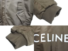Load image into Gallery viewer, 新品未使用 CELINE セリーヌ 23SS CELINEプリント ボンバージャケット ブルゾン エディ期 2W426396E ベージュ サイズ54 64334