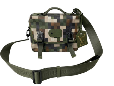 未使用品 LOUIS VUITTON ルイヴィトン ファレルウィリアムス トレイル・メッセンジャー M24449 中古 64336