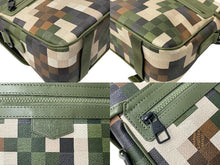 Load image into Gallery viewer, 未使用品 LOUIS VUITTON ルイヴィトン ファレルウィリアムス トレイル・メッセンジャー M24449 中古 64336