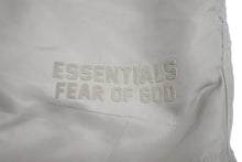Load image into Gallery viewer, FearOfGod フィアオブゴッド Essentials エッセンシャル ハーフパンツ ショートパンツ 090233 ベージュ M 美品 中古 64349