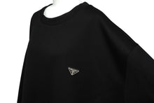 Load image into Gallery viewer, 極美品 PRADA プラダ テクニカルコットンスウェットシャツ トライアングルロゴ UJL30A 11OQ ブラック サイズXXL 中古 64351