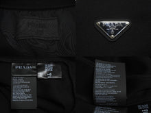 Load image into Gallery viewer, 極美品 PRADA プラダ テクニカルコットンスウェットシャツ トライアングルロゴ UJL30A 11OQ ブラック サイズXXL 中古 64351