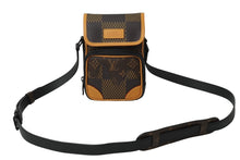 Load image into Gallery viewer, 新品同様 LOUIS VUITTON ルイヴィトン×NIGO アマゾン ショルダーバッグ N40357 ヴァージル ブラウン ブラック 中古 64395