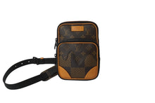 Load image into Gallery viewer, LOUIS VUITTON ルイヴィトン NIGO アマゾンスリングバッグ ショルダーバッグ N40379 ブラウン ブラック 美品 中古 64396