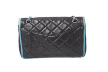 Load image into Gallery viewer, CHANEL シャネル マトラッセ25 ダブルフラップ チェーンショルダーバッグ 11番台 ラムスキン ブラック ブルー 良品 中古 64399