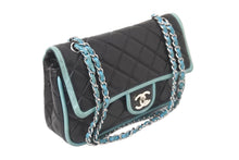 Load image into Gallery viewer, CHANEL シャネル マトラッセ25 ダブルフラップ チェーンショルダーバッグ 11番台 ラムスキン ブラック ブルー 良品 中古 64399