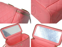 Load image into Gallery viewer, CHANEL シャネル バニティ ショルダーバッグ 32番台 ピンク ラムスキン ココマーク ゴールド金具 美品 中古 64408