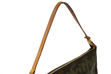 Load image into Gallery viewer, [USED/中古]LOUIS VUITTON ルイ・ヴィトン アクセサリーポーチ ポシェット アクセソワール ブラウン グリーン ヌメ革 モノグラムグラフィティ M92191 ゴールド金具 Bランク 中古 64417