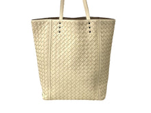 Load image into Gallery viewer, BOTTEGAVENETA ボッテガヴェネタ トートバッグ イントレチャート イニシャル入り アイボリー ブラック金具 レザー 美品 中古 64421