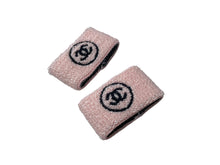 Load image into Gallery viewer, 極美品 CHANEL シャネル ヘアバンド リストバンド セット ココマーク 2002年クルーズコレクション ピンク ブラック 中古 64428