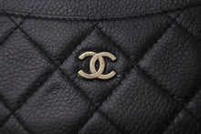 Load image into Gallery viewer, CHANEL シャネル カードケース マトラッセ ココマーク 11番台 2007年 キャビアスキン ブラック ゴールド金具 美品 中古 64432