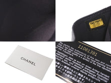 Load image into Gallery viewer, CHANEL シャネル カードケース マトラッセ ココマーク 11番台 2007年 キャビアスキン ブラック ゴールド金具 美品 中古 64432