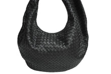 Load image into Gallery viewer, BOTTEGAVENETA ボッテガヴェネタ ザ ジョディマキシ ショルダーバッグ イントレチャート ラムスキン ブラック 美品 中古 64440