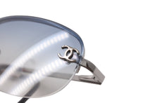 Load image into Gallery viewer, CHANEL シャネル サングラス ココマーク リムレス 55◻︎16 130 4099 c.124/7B グラデーション ブルー シルバー 美品 中古 64472