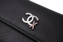 Load image into Gallery viewer, 極美品 CHANEL シャネル カードケース スキーモチーフ ココマーク ラムスキン 28番台 2019年 ブラック シルバー金具 中古 64476