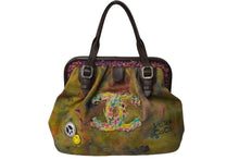 Load image into Gallery viewer, 極美品 CHANEL シャネル エンブロイダリー グラフィティ がま口 ハンドバッグ カーキ A92791 アンティークシルバー金具 中古 64478