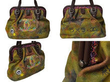 Load image into Gallery viewer, 極美品 CHANEL シャネル エンブロイダリー グラフィティ がま口 ハンドバッグ カーキ A92791 アンティークシルバー金具 中古 64478