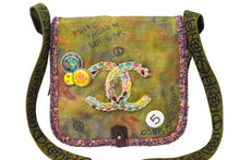 Load image into Gallery viewer, 極美品 CHANEL シャネル エンブロイダリー グラフィティ ショルダーバッグ A92789 ココマーク 20番台 カーキ シルバー 中古 64480