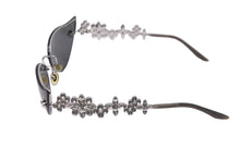 Load image into Gallery viewer, 限定1000本 極美品 LOUIS VUITTON ルイヴィトン キャッツアイ サングラス スワロフスキー 75BR6 サイズ 67□17 135 中古 64485