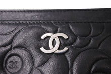 Load image into Gallery viewer, CHANEL シャネル カードケース ココマーク カメリア 17番台 ブラック シルバー金具 美品 中古 64490