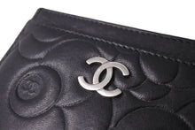 Load image into Gallery viewer, CHANEL シャネル カードケース ココマーク カメリア 17番台 ブラック シルバー金具 美品 中古 64490