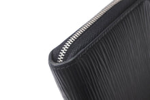 Load image into Gallery viewer, LOUIS VUITTON ルイヴィトン ジッピー コインパース M60152 エピレザー コインケース ブラック シルバー金具 美品 中古 64538