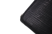 Load image into Gallery viewer, LOUIS VUITTON ルイヴィトン ジッピー コインパース M60152 エピレザー コインケース ブラック シルバー金具 美品 中古 64538