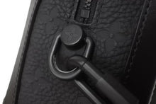Load image into Gallery viewer, 極美品 LOUIS VUITTON ルイヴィトン ショルダーバッグ ソフトトランク M55700 モノグラム トリヨンレザー ブラック 中古 64546