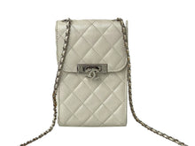 Load image into Gallery viewer, CHANEL シャネル マトラッセ スマートフォン チェーン ショルダーバッグ ホワイト 28番台 キャビアスキン ココマーク ロゴ 斜め掛け 美品 中古 64553