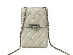 CHANEL シャネル マトラッセ スマートフォン チェーン ショルダーバッグ ホワイト 28番台 キャビアスキン ココマーク ロゴ 斜め掛け 美品 中古 64553