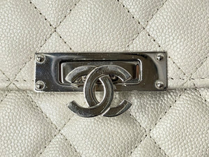 CHANEL シャネル マトラッセ スマートフォン チェーン ショルダーバッグ ホワイト 28番台 キャビアスキン ココマーク ロゴ 斜め掛け 美品 中古 64553