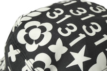 Load image into Gallery viewer, CHANEL シャネル バケットハット サイズM ココマーク スター No.5 カメリア コットン プリント ブラック ホワイト 総柄 美品 中古 64587