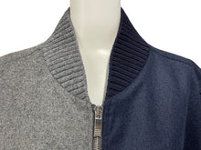 Load image into Gallery viewer, ThomBrowne トムブラウン ウールフェルトブルゾンジャケット 4BAR MJO030E-E0040-035 グレー ネイビー サイズ3 美品 中古 64591