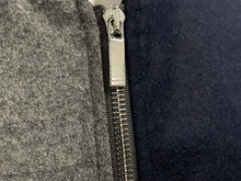 Load image into Gallery viewer, ThomBrowne トムブラウン ウールフェルトブルゾンジャケット 4BAR MJO030E-E0040-035 グレー ネイビー サイズ3 美品 中古 64591