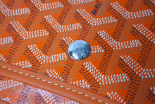 Load image into Gallery viewer, 新品未使用 GOYARD ゴヤール プリュメ ショルダーバッグ ポーチウォレット オレンジ PVC レザー シルバー金具 中古 64625