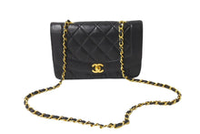 Load image into Gallery viewer, CHANEL シャネル チェーンショルダーバッグ ダイアナマトラッセ 22 2番台 ラムスキン ブラック ゴールド金具 美品 中古 64733
