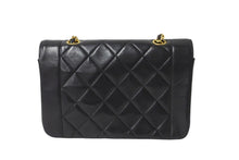 Load image into Gallery viewer, CHANEL シャネル チェーンショルダーバッグ ダイアナマトラッセ 22 2番台 ラムスキン ブラック ゴールド金具 美品 中古 64733